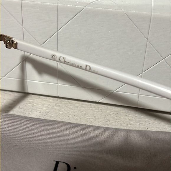Dior Aviator style sunnies! Authentic with original packaging - Picture 5 of 8